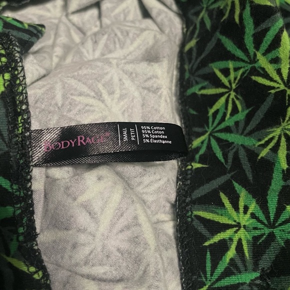 Cute green happy plant skirt - Picture 4 of 6